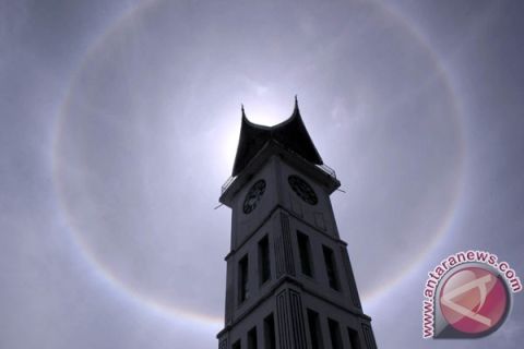 Jam Gadang tujuan wisata favorit liburan Imlek
