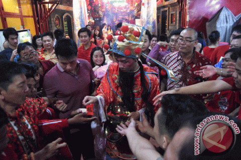 Dewa Rejeki Bagi Angpao