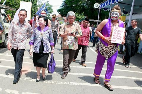TINJAU STAN FESTIVAL ANGGARAN