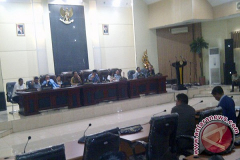 RDP dengan Pengusaha hiburan malam,