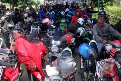 PEMUDIK PELABUHAN PENYEBERANGAN BIRA