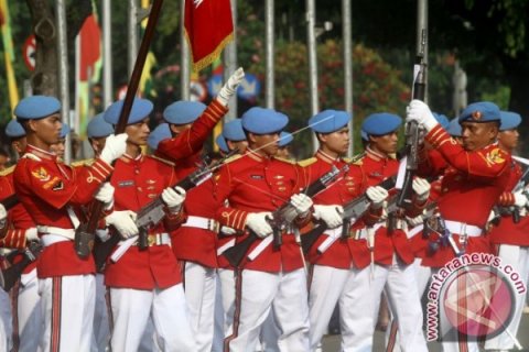 Prosesi Pergantian Pasukan Jaga Istana