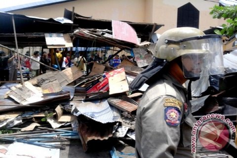 Penertiban Puluhan Bangunan Liar Pasar Kahayan