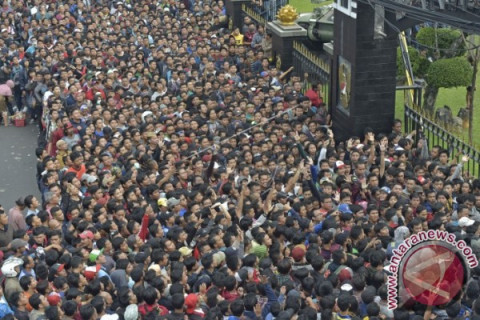 Pembeli Tiket Piala AFF Membludak