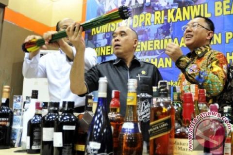 PEMUSNAHAN 8 JUTA BATANG ROKOK ILEGAL