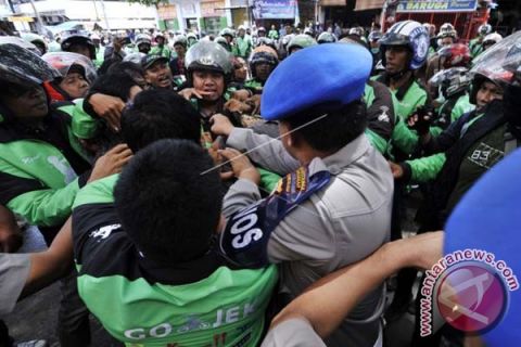 AKSI PENGEMUDI GOJEK