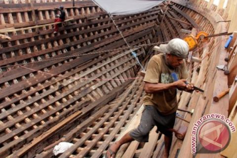 PEMBUATAN KAPAL PINISI