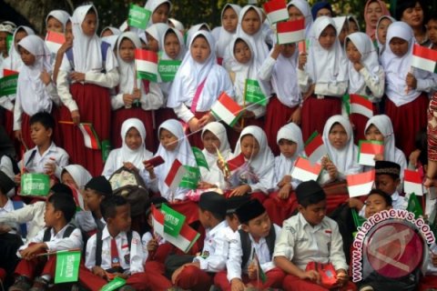 Sejumlah Pelajar Antusiasme Sambut Raja Salman