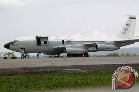 Perbaikan Pesawat Amerika Di Aceh