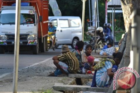 PENGEMIS DI SAMPING HOTEL MEWAH