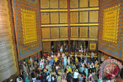 Kunjungi AlQuran Raksasa Palembang