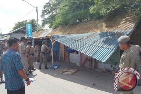 POL PP BONGKAR KIOS MELANGGAR