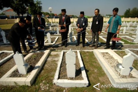 ZIARAH TMP PURA KUSUMA NEGARA