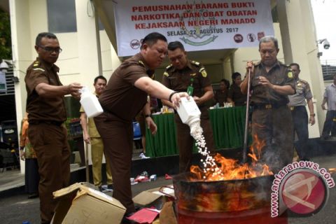 KEJARI MANADO MUSNAHKAN BARANG BUKTI NARKOBA