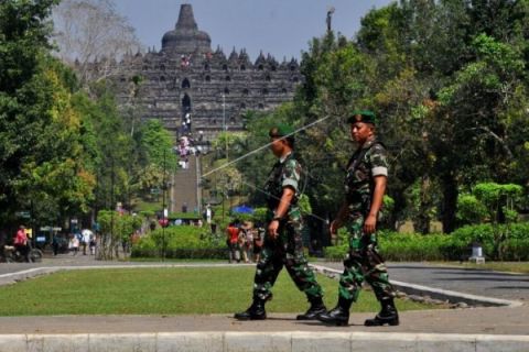 PENGAMANAN CANDI BOROBUDUR
