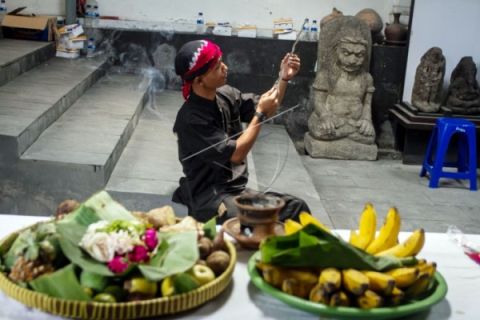 PEMBERSIHAN KERIS PUSAKA