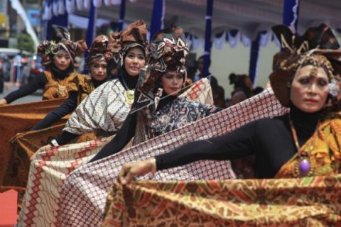 PERAGAAN BUSANA PEDAGANG PASAR KLEWER