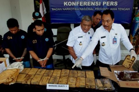 GELAR KASUS PENGIRIMAN GANJA