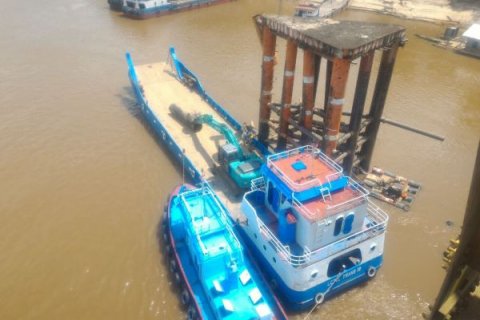 Perbaiki Fender Jembatan Muara Teweh