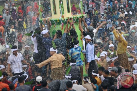 Tradisi Mandi Safar