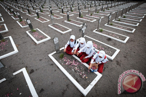 Ziarah ke Taman Makam Pahlawan