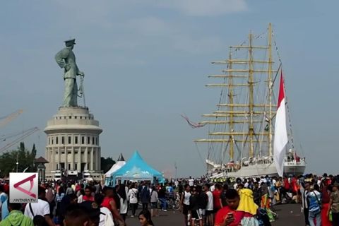 Ribuan Warga Kunjungi “Naval Base Open Day”