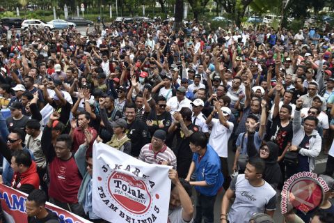 Aksi Pengemudi Taksi Online