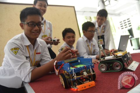 Juara Robot Di Singapura