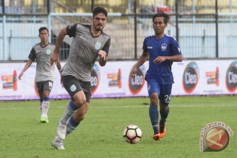 PSIS Kalahkan Persela