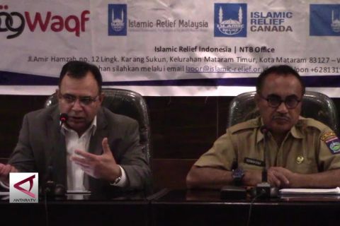 Islamic Relief hibahkan asset pengembangan tenun dan budi daya jamur