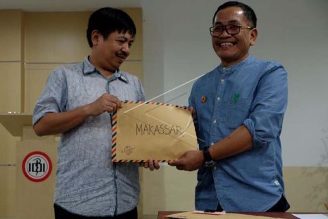 Penyerahan hasil pemeriksaan kesehatan calon peserta pilkada