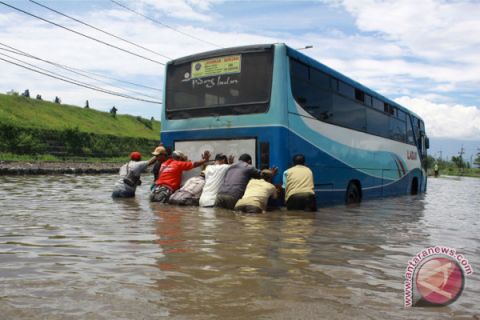 Jalan Raya Porong Terendam