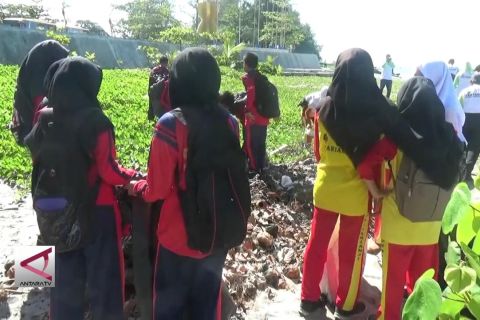 Aksi bersih-bersih Pantai Gondoriah, Pariaman