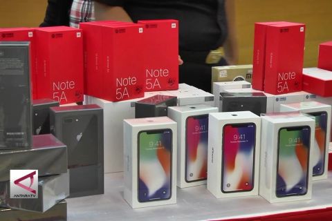 Menjegal ponsel ilegal, melindungi merek lokal