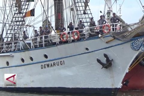 Kapal legendaris Dewaruci  kunjungi Banjarmasin