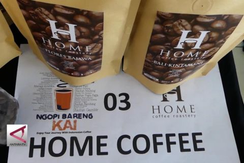 Menikmati kopi gratis di Stasiun Solo Balapan