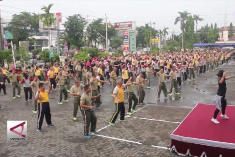 Jalin sinergi TNI-Polri dengan senam bersama