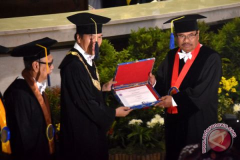 Gelar Doktor Kehormatan Jaksa Agung
