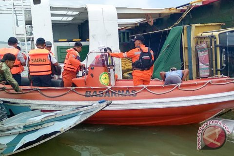 Kapal Kahyong Utara Terbalik