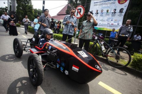 Parade kendaraan listrik UGM