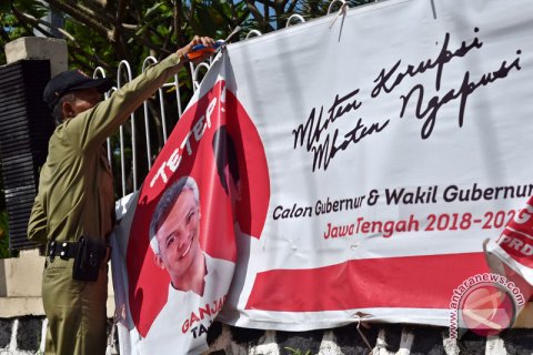 Penertiban APK di Semarang