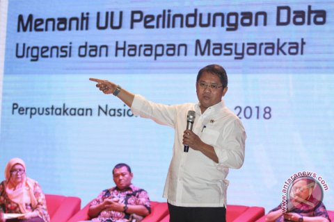 Diskusi publik UU perlindungan data pribadi