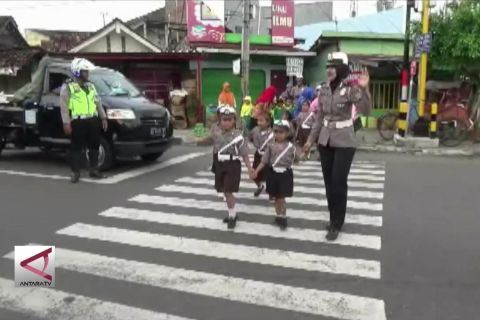 Mengenalkan belajar tertib berlalu-lintas sejak dini