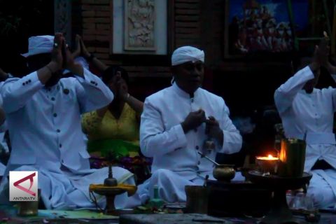 Umat Hindu Cirebon lakukan Tawur Kesangan