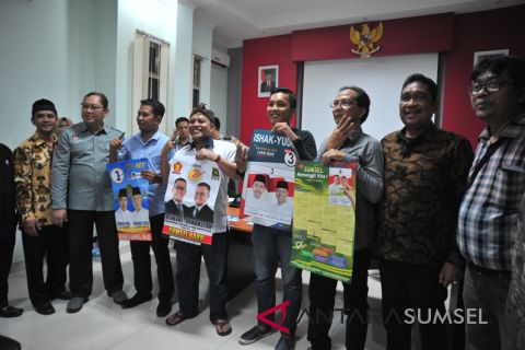 Penyerahan bahan kampanye