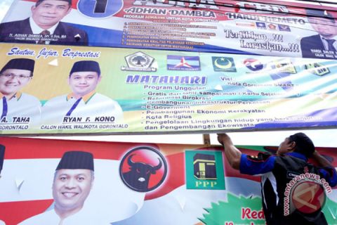 Pencopotan APK peserta Pilkada