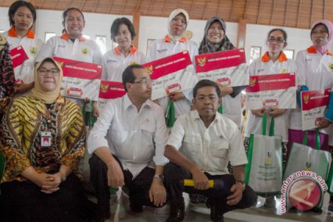 Penyaluran bantuan Mensos di Sragen