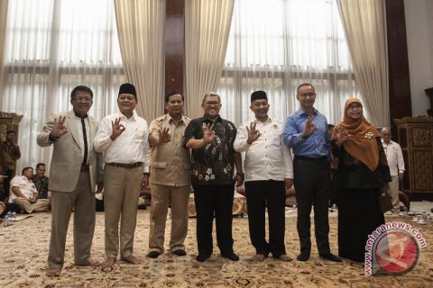 Pertemuan partai koalisi Asyik