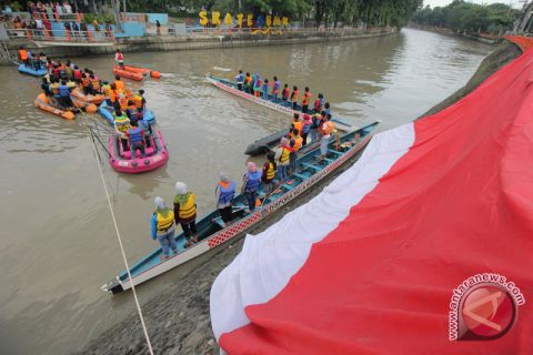 Upacara di sungai Kalimas