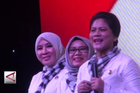 Dialog antinarkoba, Ibu Negara bagikan sepeda